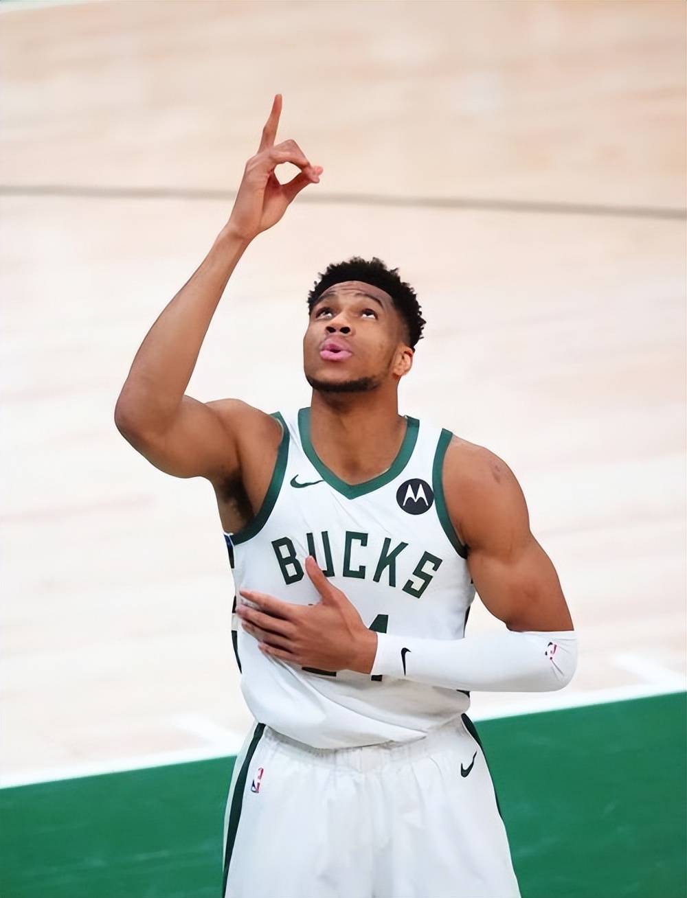 凯恩已在德甲10次完成帽子戏法，为该联赛历史第5多（凯恩德甲已10次戴帽，联赛历史第5多）