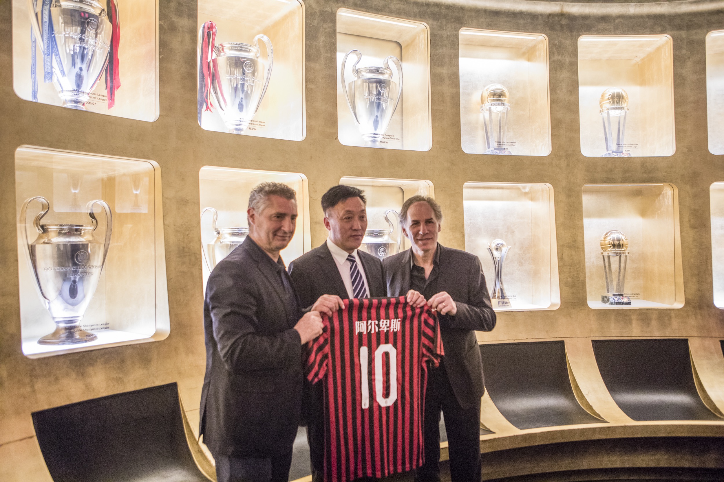 J1联赛2025年度最佳阵：相马勇纪、田中聪入选，2名外援在列（J1联赛2025最佳阵容揭晓：相马勇纪、田中聪上榜，两名外援入围）