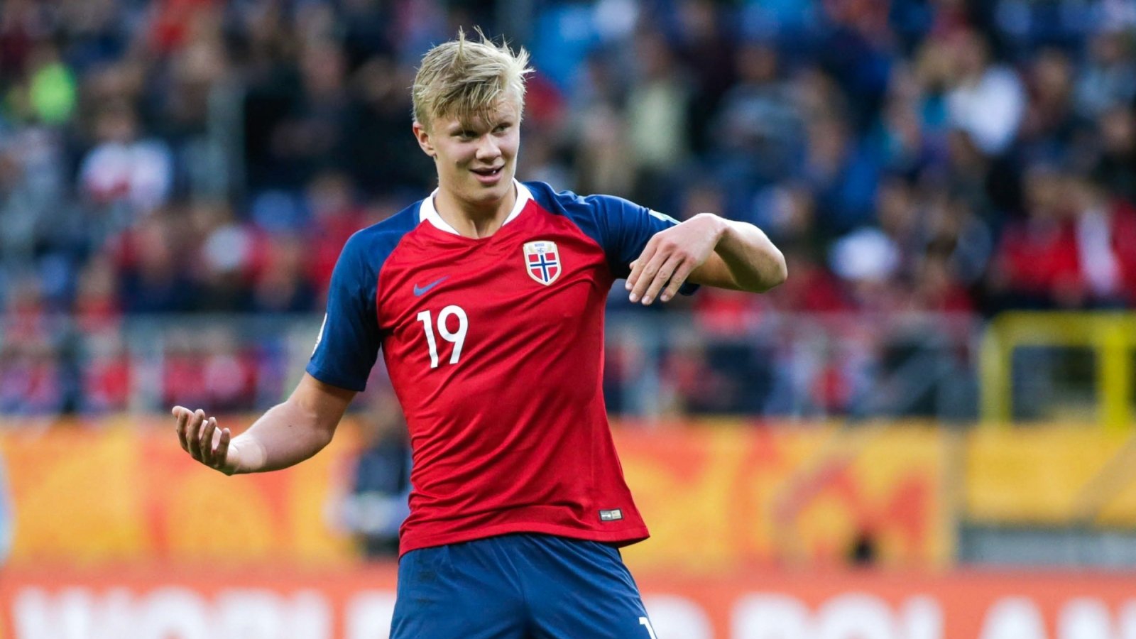 中超历年冠军回顾：深圳健力宝夺元年冠军，海港完成三连冠（回望中超历届冠军：深圳健力宝问鼎元年，海港成就三连冠）