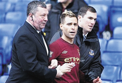 拜仁本赛季德甲首次落后，也是首次在上半场丢球（拜仁本赛季德甲首度落后，亦首次上半场被破门）