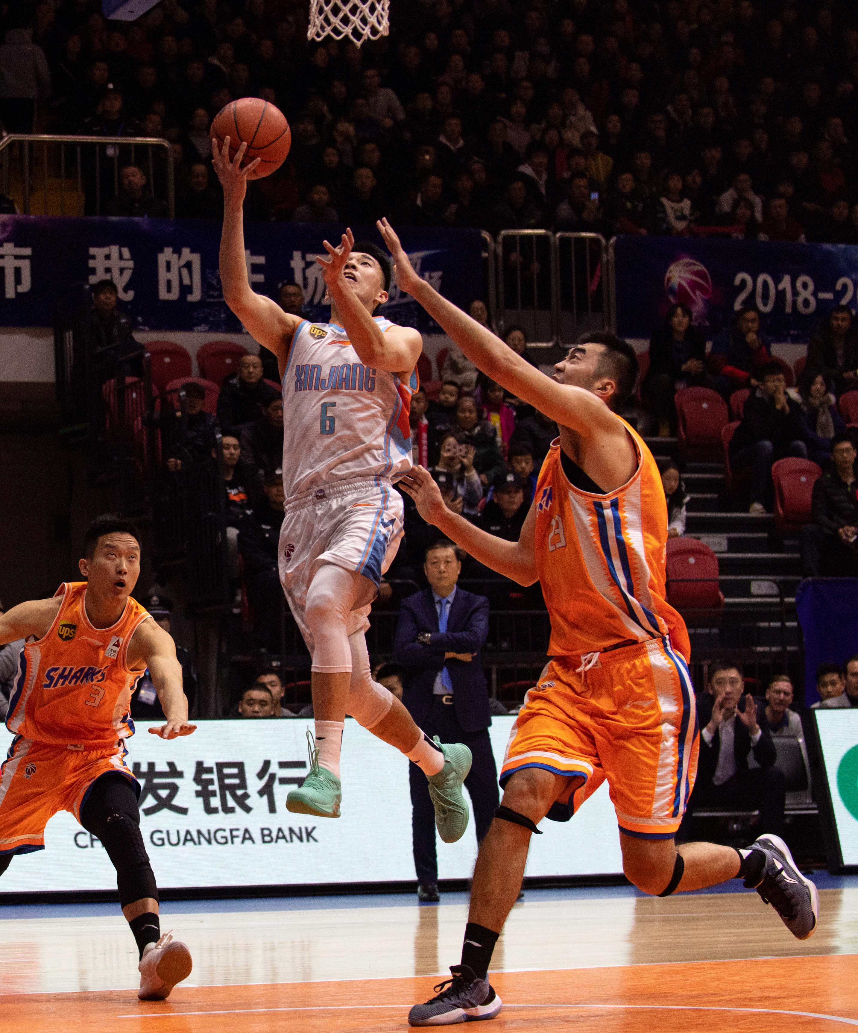 图片报：因球迷禁令，大部分法兰克福高层放弃前往那不勒斯（图片报：受球迷禁令影响，法兰克福多数高层取消那不勒斯之行）