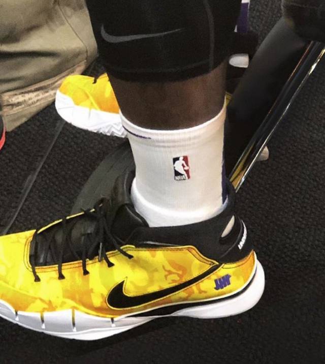 火箭与开拓者交易四名球员及选秀权，换得阿夫迪亚，以解决薪资压力和阵容调整。（火箭与开拓者达成大交易：送出四将加选秀权换来阿夫迪亚，缓解薪资压力并优化阵容）