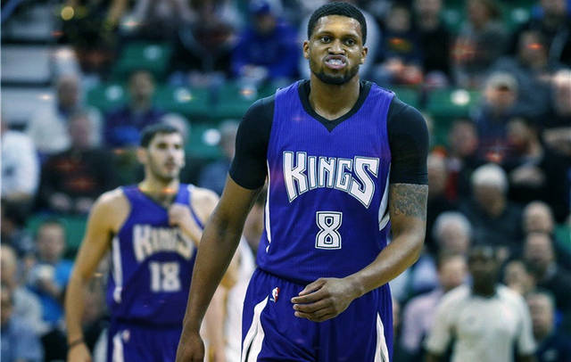 维尼修斯：友谊赛能帮巴西积累经验；我们都很喜欢和安帅共事（维尼修斯：热身赛助巴西涨经验；全队都喜欢与安切洛蒂合作）