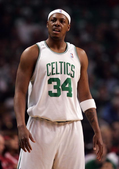 年轻中卫的成长速度吓人（年轻中卫的进步速度惊人）