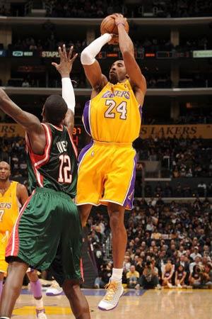 埃默松：我并不怀念在米兰的日子；那儿的人聊我比聊C罗还多（埃默松直言不怀念米兰：当地谈论我比谈C罗还频繁）