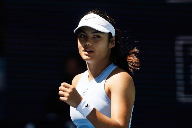 然感到不悦 然感到不悦