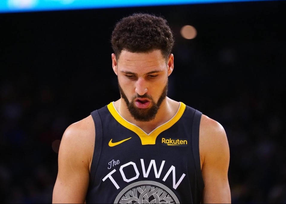 往左右着球 往左右着球